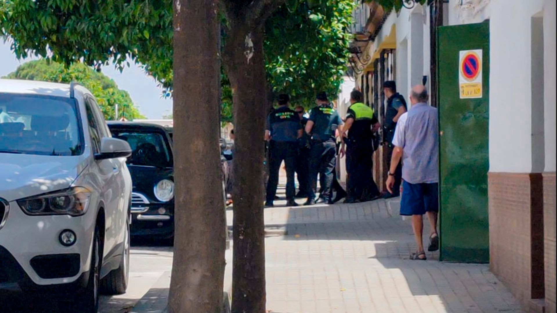 Investigan la muerte de un padre y su hija en una casa de Gerena, Sevilla: la madre y esposa encontró los cuerpos en su casa Investigan la muerte de un padre y su hija en una casa de Gerena, Sevilla: la madre y esposa encontró los cuerpos en su casa