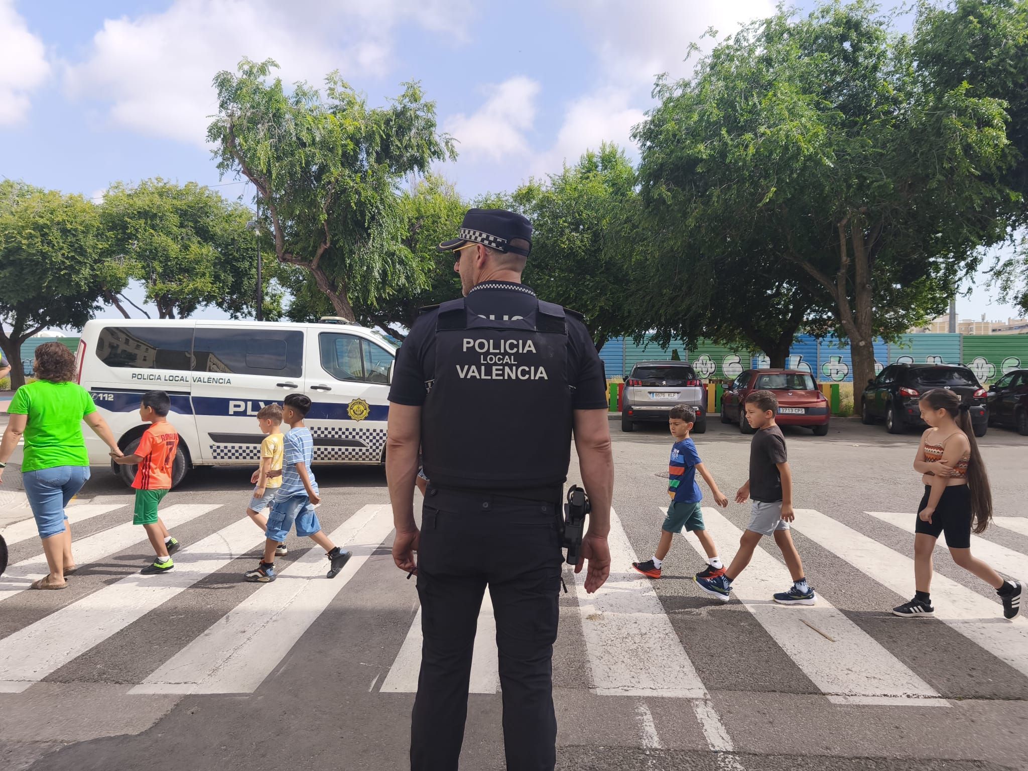 La Policía Local ha coordinado el desalojamiento del colegio