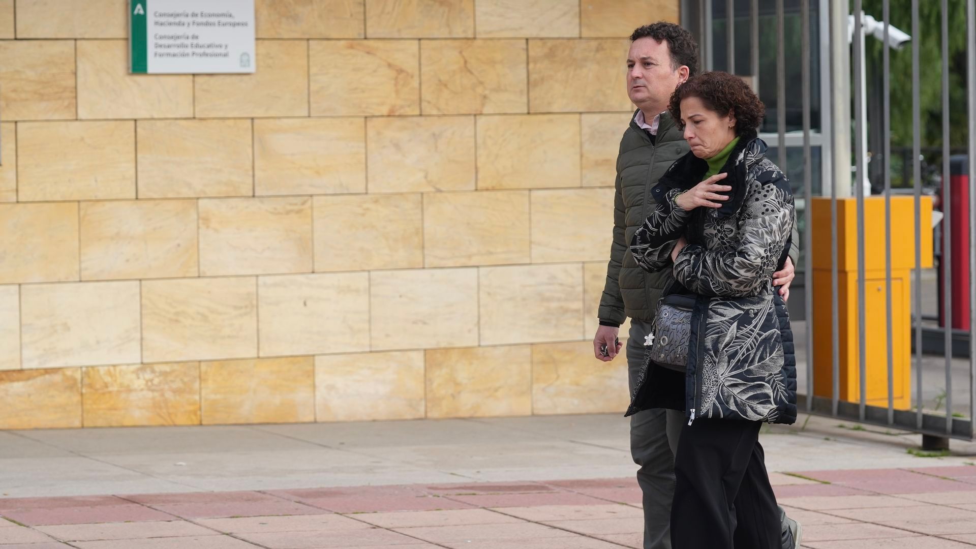 Los padres de Sandra Peña piden investigar las circunstancias que rodean al día de su muerte: "Creemos que bebió alcohol en el colegio” Los padres de Sandra Peña piden investigar las circunstancias que rodean al día de su muerte: "Creemos que bebió alcohol en el colegio”