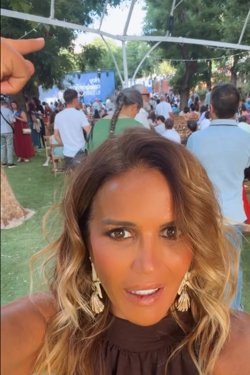 Marta López se graba desde la graduación de su hijo mayor, Jorge