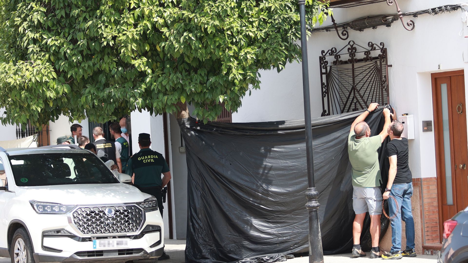 Vivienda donde han hallado los cuerpos de un padre y su hija en Gerena