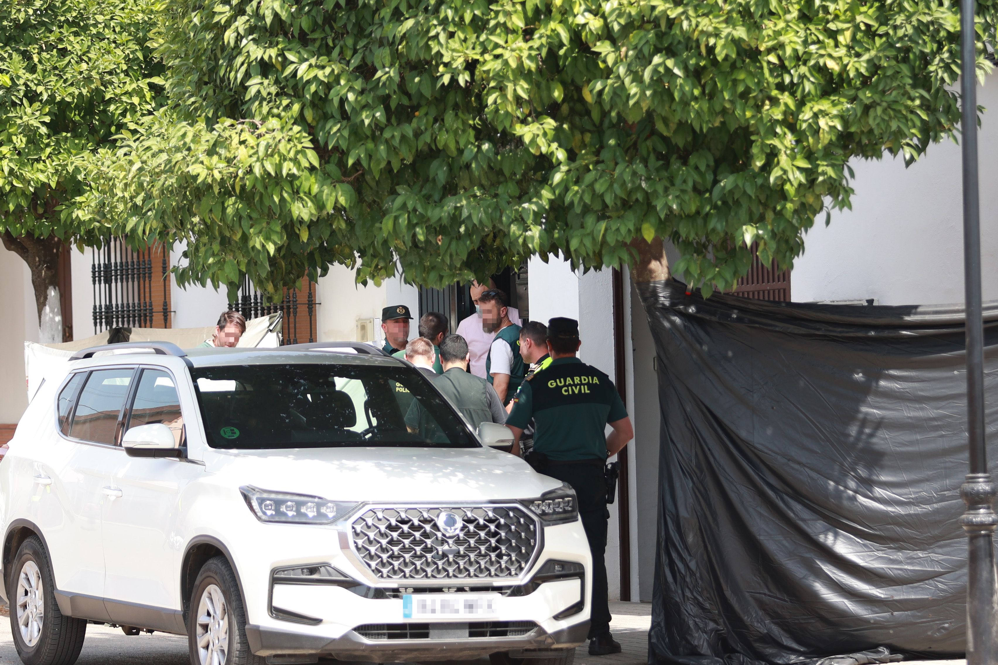 Agentes en el lugar del crimen en Gerena