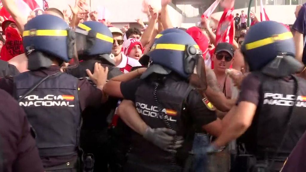 Altercados en la previa del partido Almería - Málaga por el ascenso