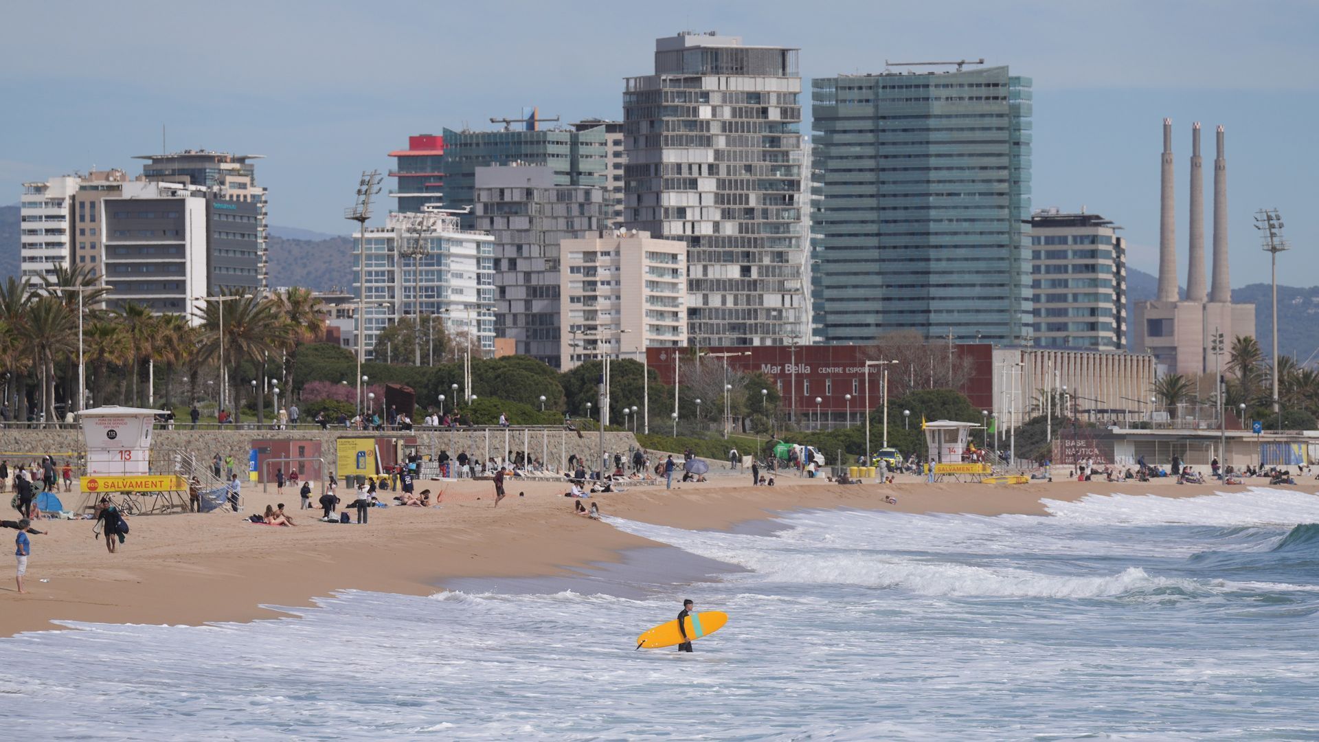 Archivo - Grupos de personas en la Playa Nova Icària, a 30 de marzo de 2026, en Barcelona, Catalunya (España). Archivo - Grupos de personas en la Playa Nova Icària, a 30 de marzo de 2026, en Barcelona, Catalunya (España).