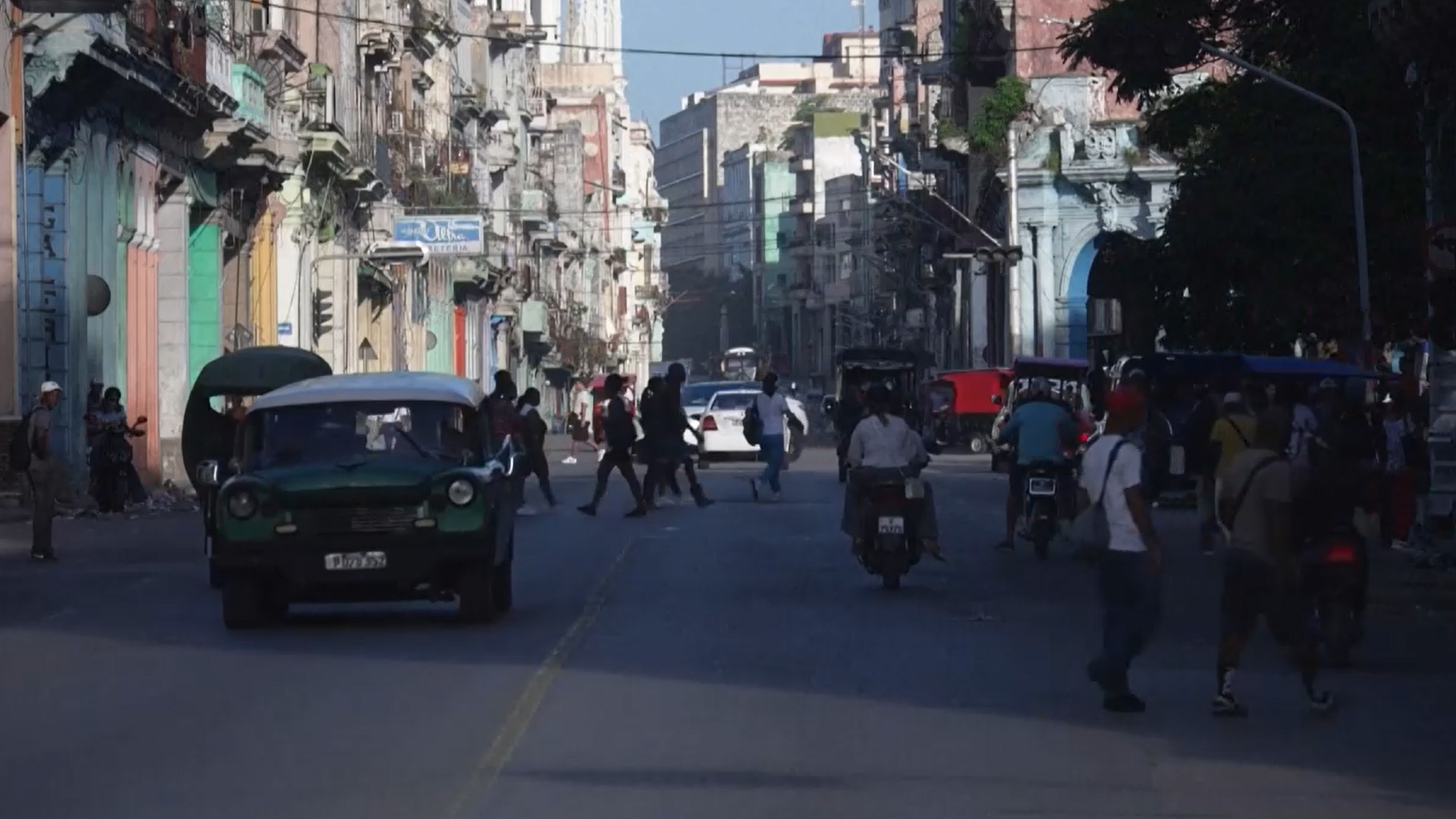 Cuba se abre al Capitalismo con un paquete de reformas para privatizar su economía Cuba se abre al Capitalismo con un paquete de reformas para privatizar su economía