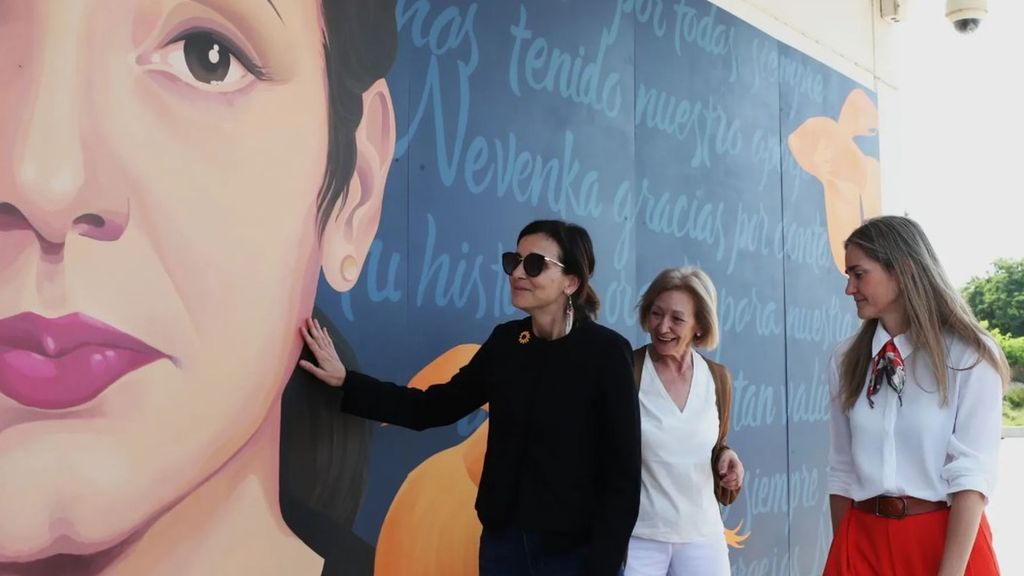 Nevenka Fernández, muy aplaudida en su reaparición en Ponferrada, León, 25 años después de la primera denuncia por acoso sexual a un político