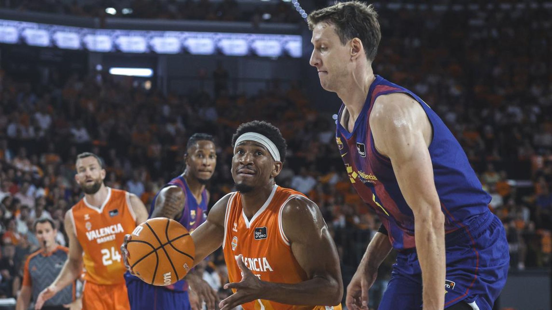 Valencia Basket apela a la fuerza del Roig Arena para el segundo asalto de la Final acb ante el Barça Valencia Basket apela a la fuerza del Roig Arena para el segundo asalto de la Final acb ante el Barça