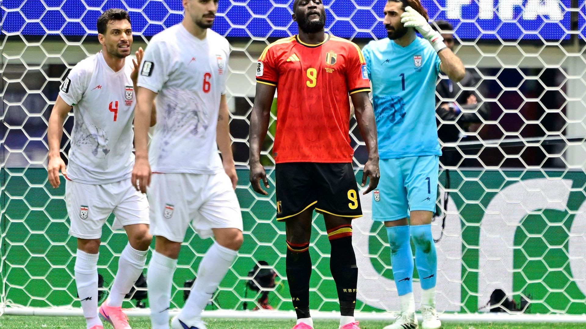 Beiranvand, ante Lukaku en el Bélgica - Irán