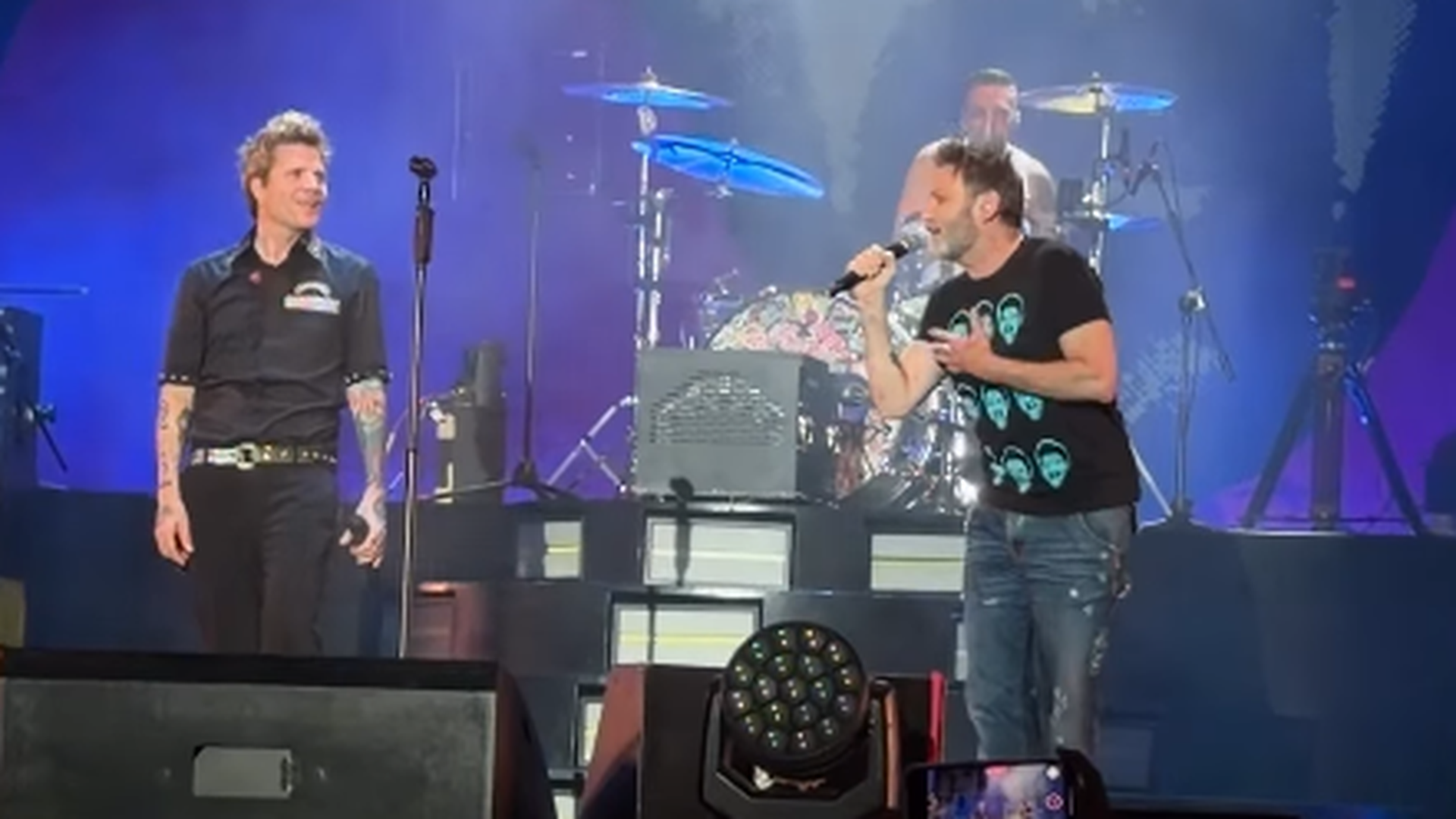 Dani Martín trae de vuelta a El Canto del Loco en su concierto en Córdoba y sorprende al público con la aparición de Fernando Tejero Dani Martín trae de vuelta a El Canto del Loco en su concierto en Córdoba y sorprende al público con la aparición de Fernando Tejero