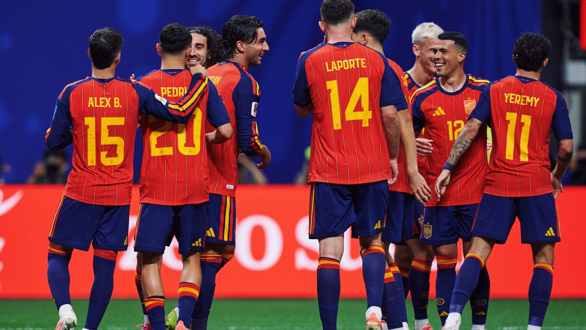 La Selección Española celebra el 4-0