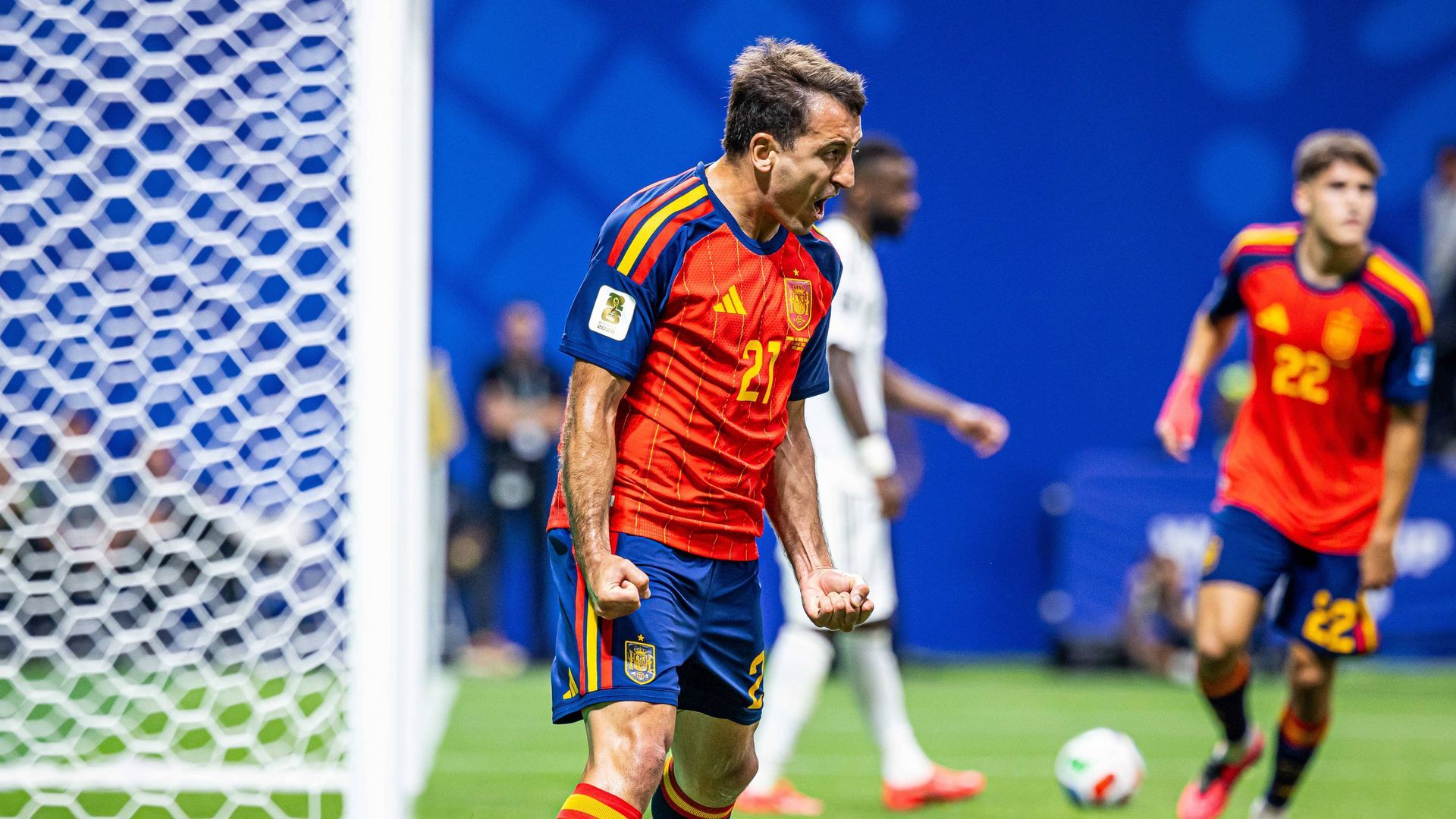 Mikel Oyarzabal celebra un gol con España Mikel Oyarzabal celebra un gol con España