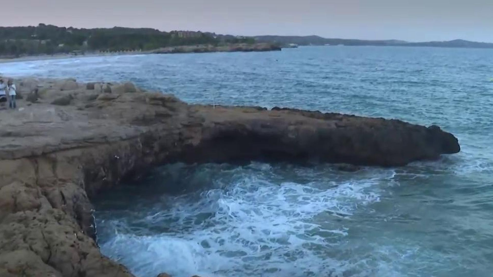 Muere el tercer menor tras el accidente en la playa de l'Arrabassada de Tarragona Muere el tercer menor tras el accidente en la playa de l'Arrabassada de Tarragona