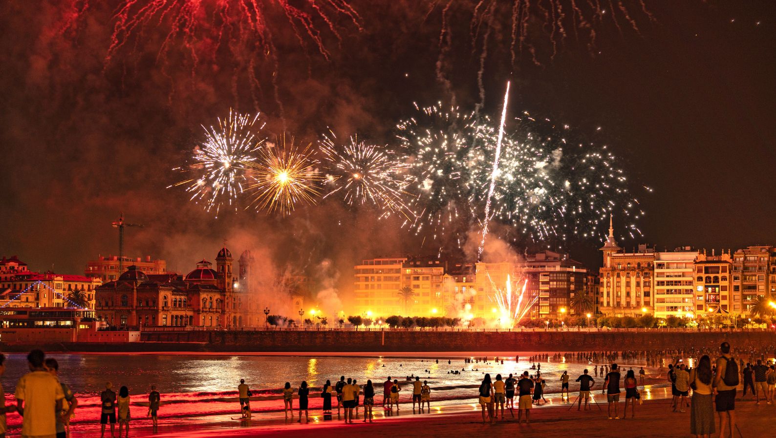 La noche de San Juan en la ciudad de San Sebastián