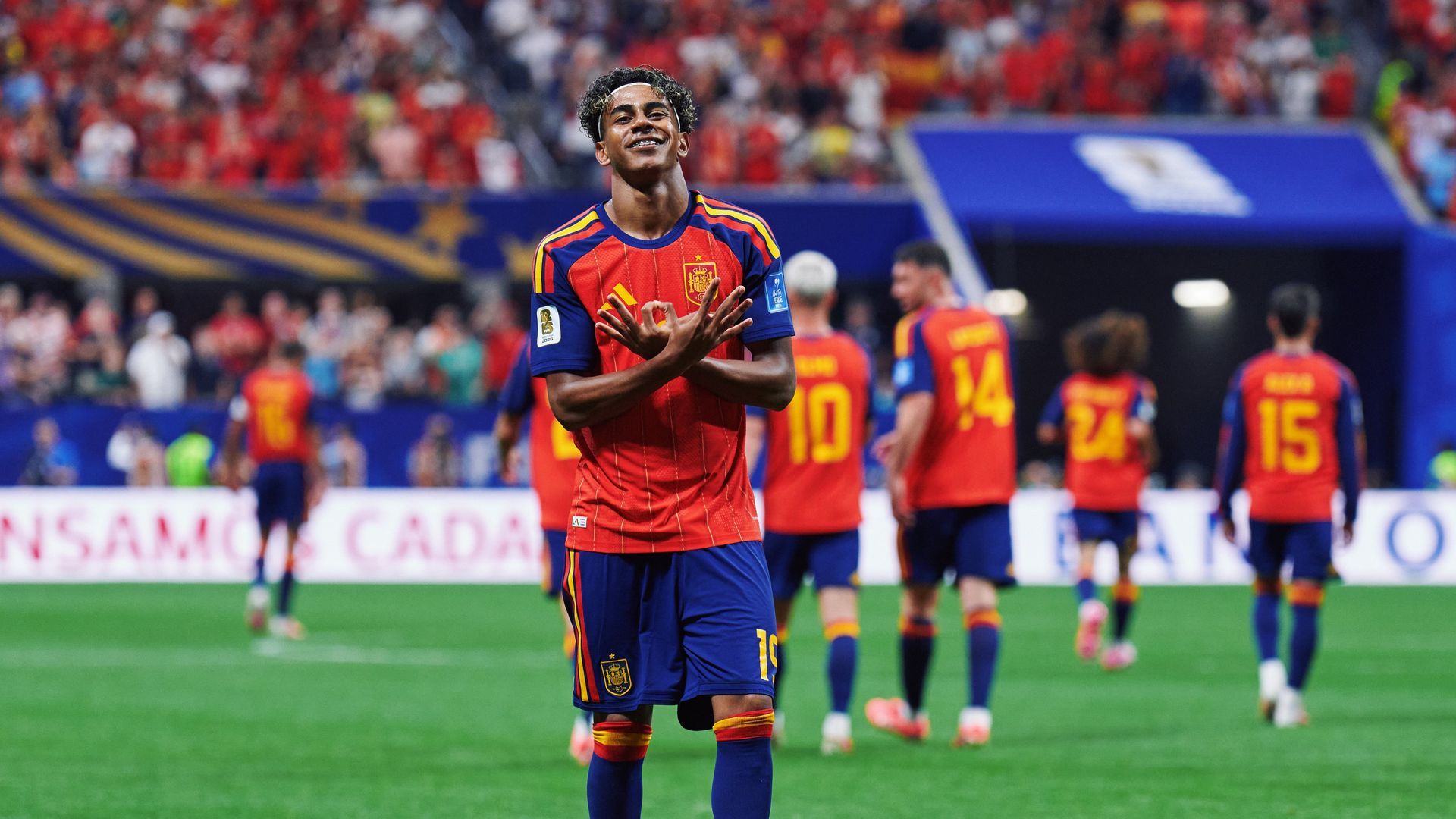 LAmine Yamal celebra su gol con España a Arabia Saudí