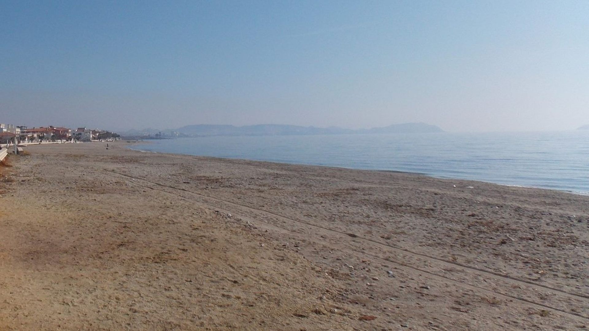 Muere un hombre de 72 años tras ser rescatado inconsciente del agua en una playa de Almería Muere un hombre de 72 años tras ser rescatado inconsciente del agua en una playa de Almería