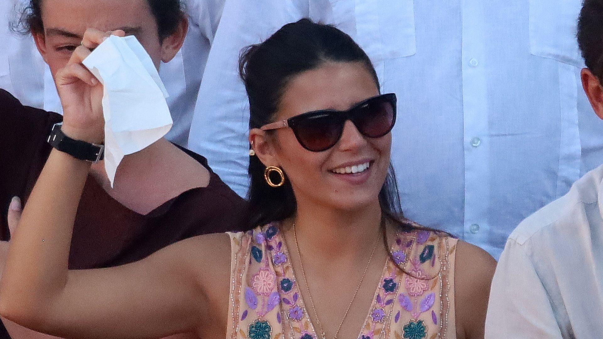Tana Rivera viendo una corrida de toros de Roca Rey