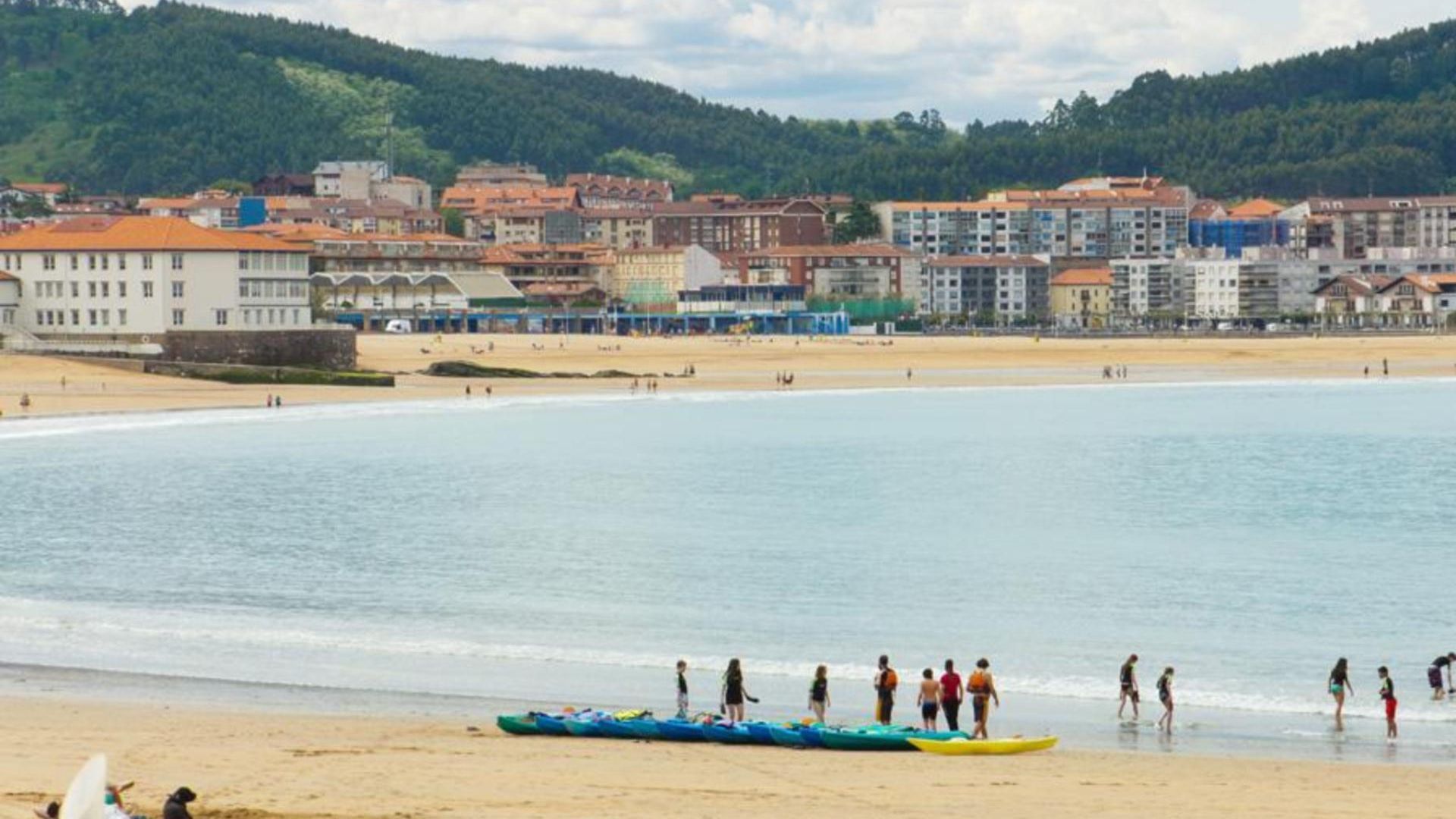 Varios bañistas alertaron de robos en la playa y la patrulla fue atacada cuando trataba de identificar al presunto ladrón Varios bañistas alertaron de robos en la playa y la patrulla fue atacada cuando trataba de identificar al presunto ladrón
