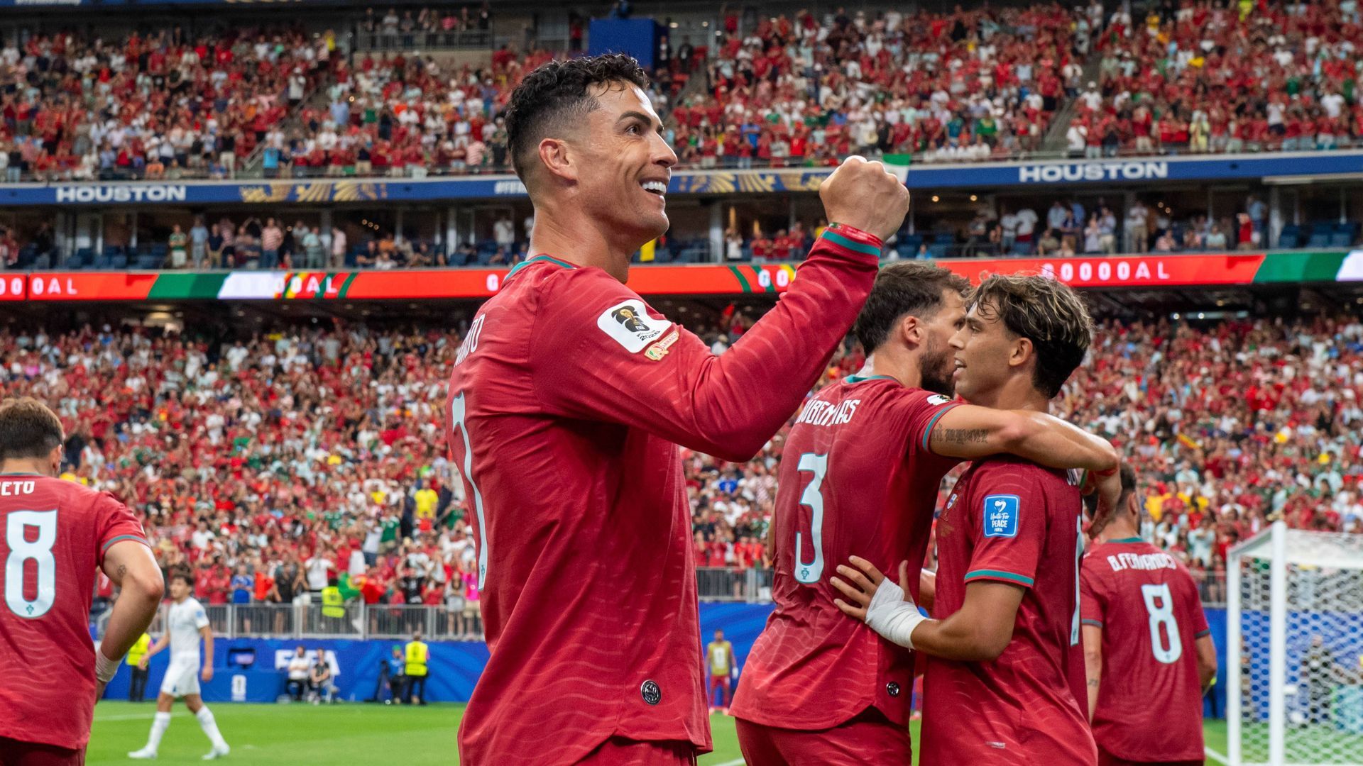 Cristiano Ronaldo celebra uno de sus goles ante Uzbekistán. Cristiano Ronaldo celebra uno de sus goles ante Uzbekistán.