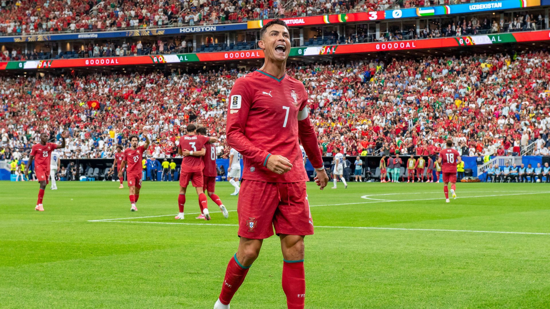 Cristiano Ronaldo celebra uno de sus goles ante Uzbekistán.