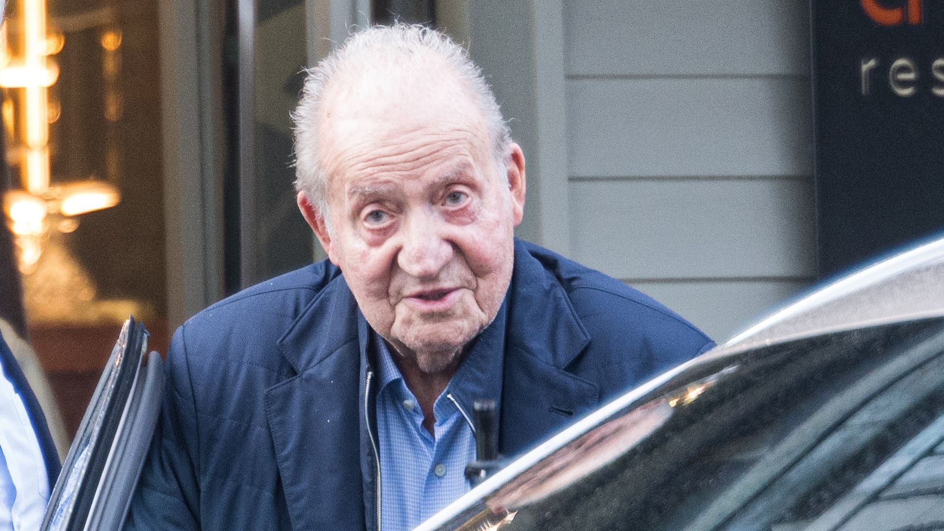 El enfado del rey Juan Carlos I en su tercera visita a España: "¡Que no se ve!" El enfado del rey Juan Carlos I en su tercera visita a España: "¡Que no se ve!"