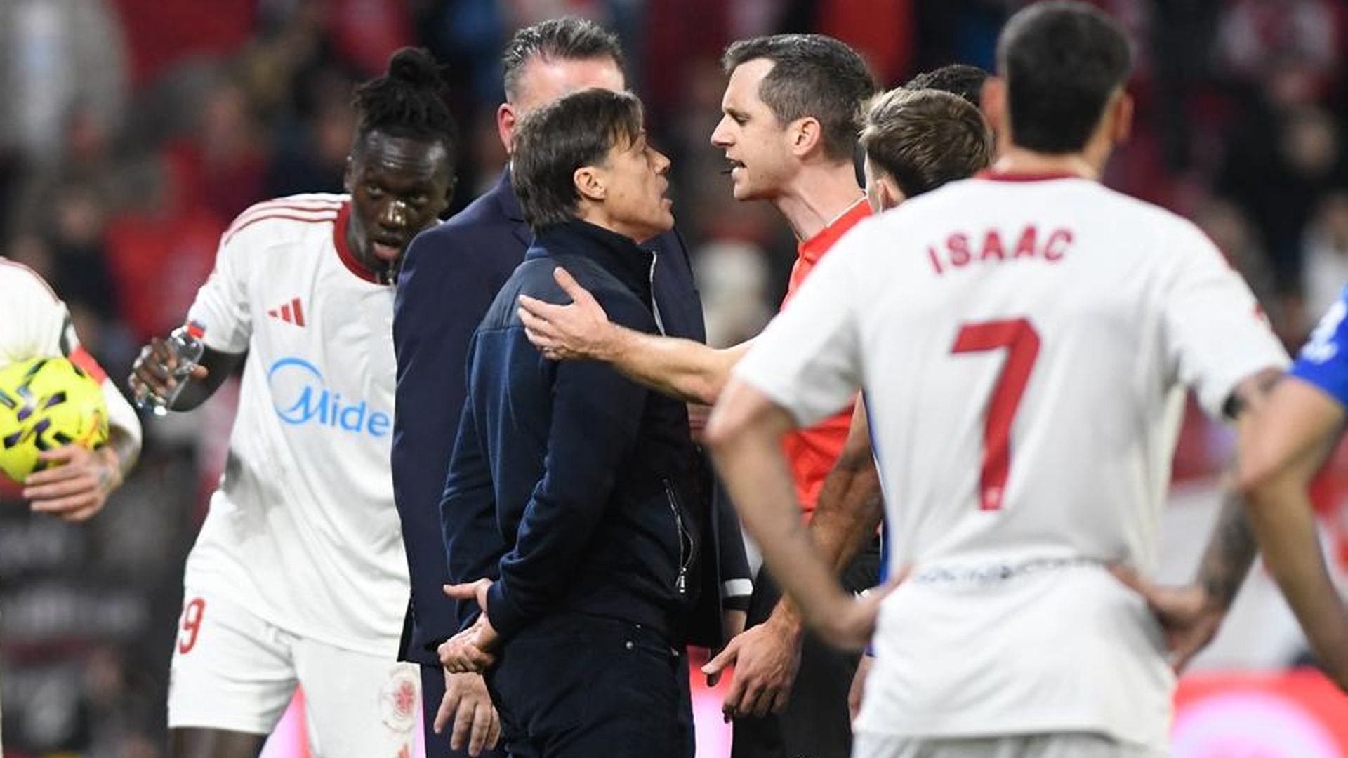 El lío de Almeyda con Galech Apezteguía El lío de Almeyda con Galech Apezteguía