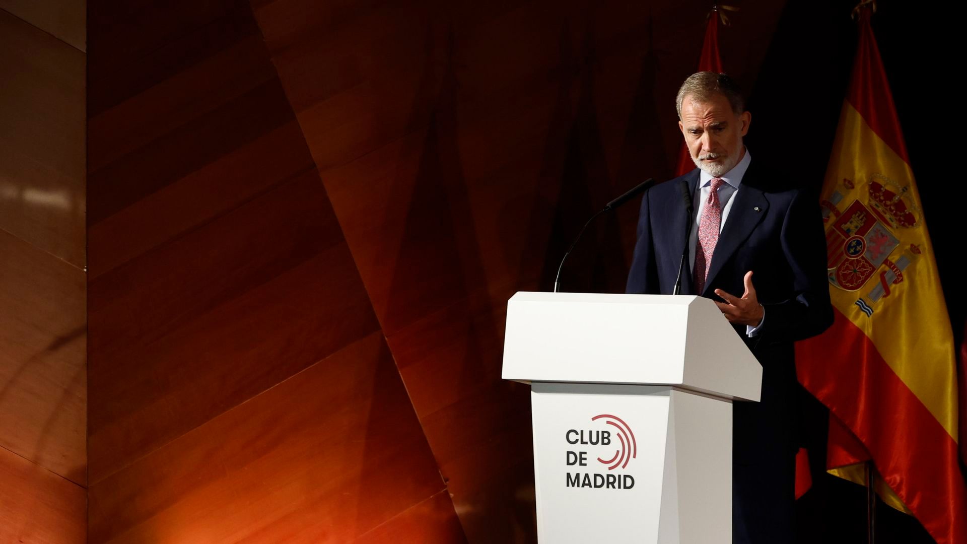 El rey llama a seguir confiando en la democracia en estos días "un tanto oscuros" El rey llama a seguir confiando en la democracia en estos días "un tanto oscuros"
