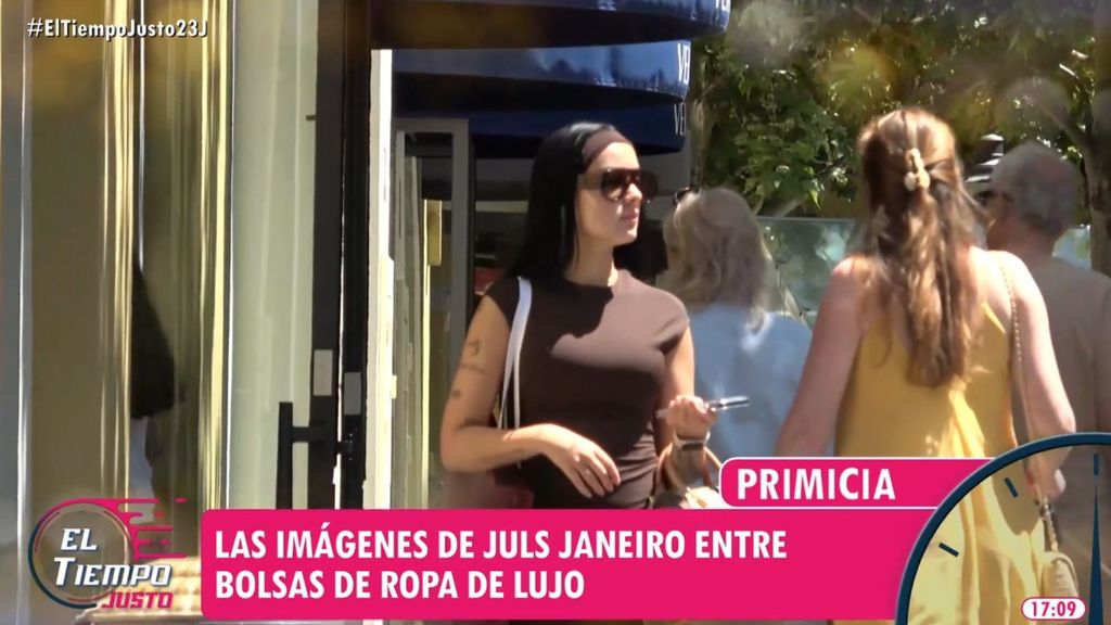 Las imágenes de Juls Janeiro entre bolsas de ropa de lujo