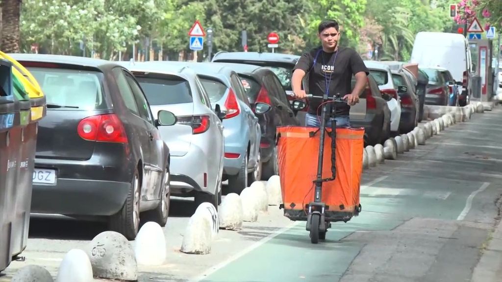 Las nuevas normas de seguridad de la DGT para patinetes, bicicletas y motos que entrarán en vigor a partir de octubre Informativos Telecinco 2026 Es noticia 712