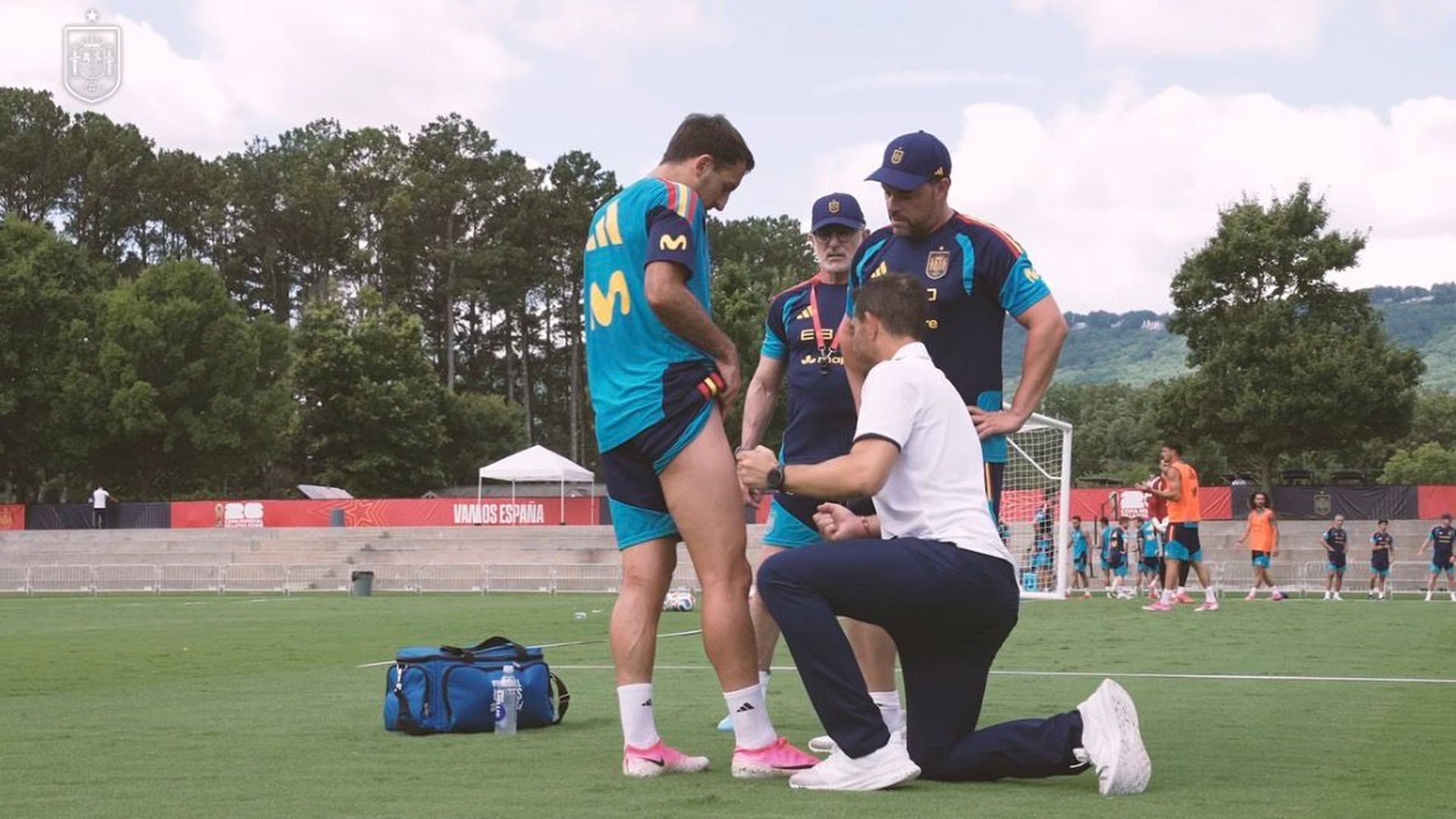 Mikel Oyarzabal en un entreno español