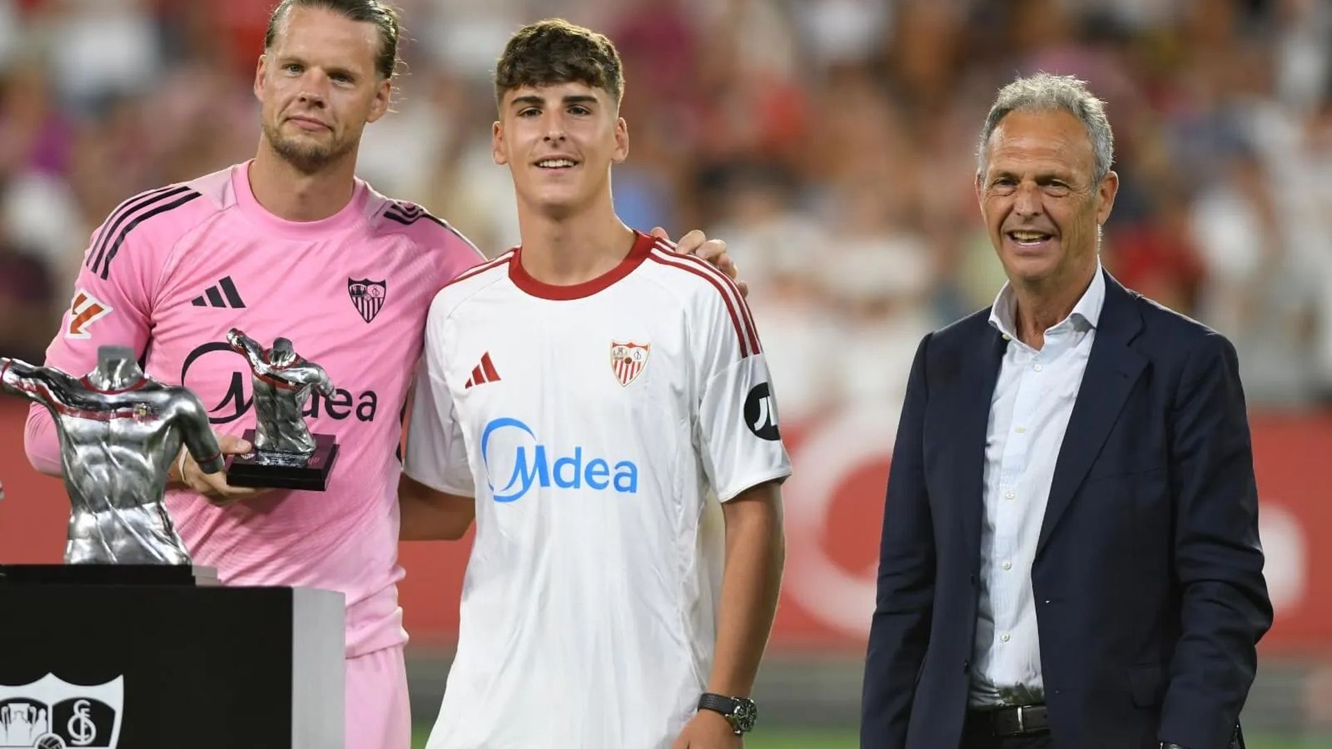 Nyland, Aitor Puerta y Joaquín Caparrós, en el Trofeo Antonio Puerta de 2025 Nyland, Aitor Puerta y Joaquín Caparrós, en el Trofeo Antonio Puerta de 2025