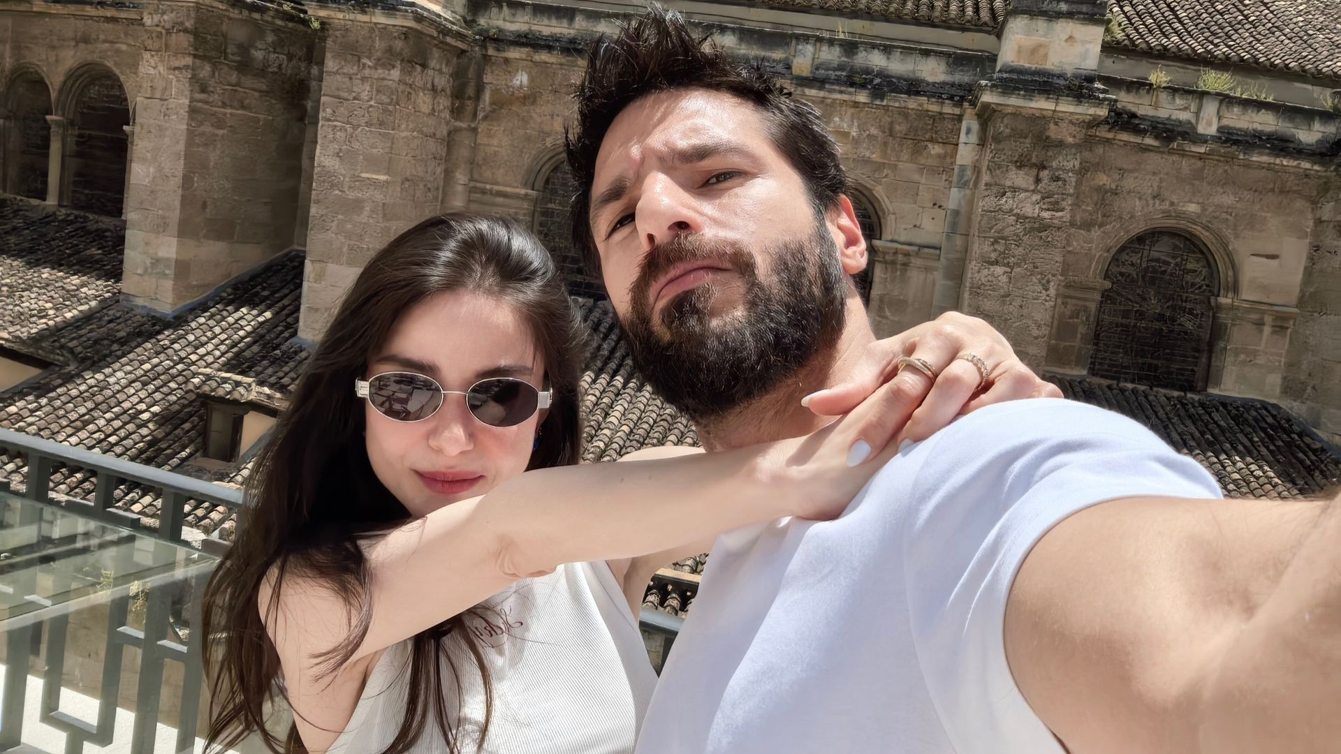 Özge Gürel y Serkan Çayoğlu