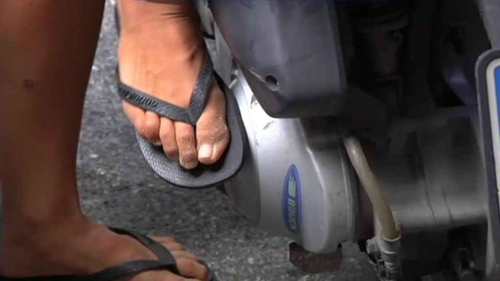 Usuarios de patinetes, bicicletas o motos creen que las nuevas medidas de seguridad de la DGT serán "un freno"