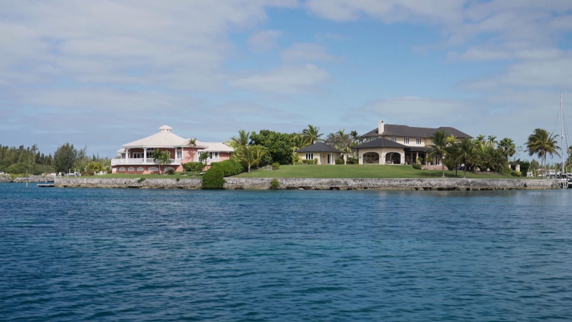 Casas junto al mar, canales privados y cero impuestos: el exclusivo estilo de vida en Freeport, Bahamas