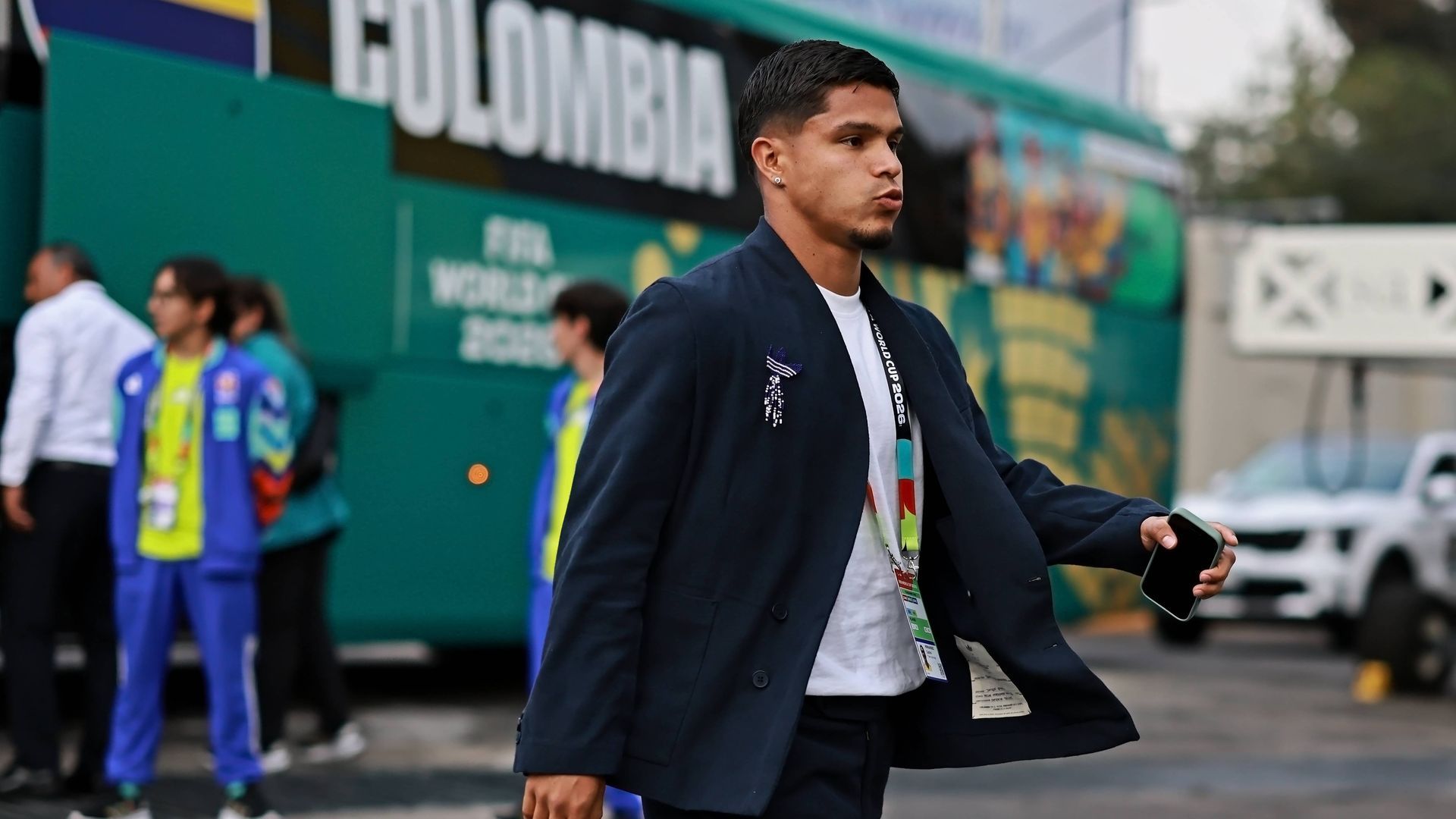 Cucho Hernánez, tras bajarse del autubús de Colombia en el Mundial