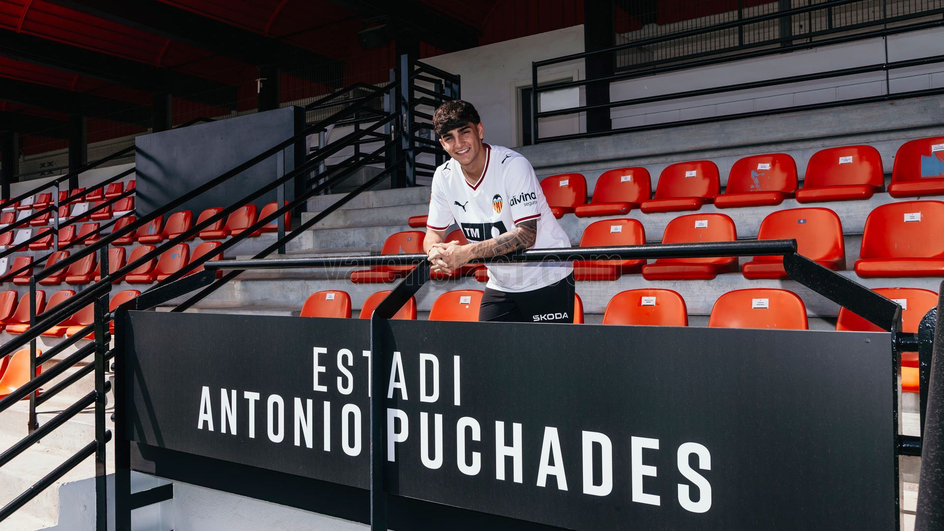 El Valencia CF ficha a Víctor Fernández Jr