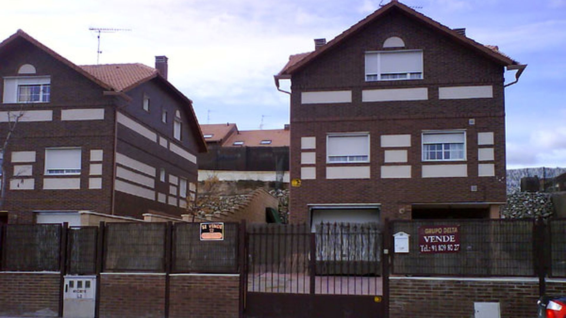 La crisis en el sector inmobiliario español en cifras. La venta de viviendas ha caído un 31,8% en comparación con el mismo período de 2007. La crisis en el sector inmobiliario español en cifras. La venta de viviendas ha caído un 31,8% en comparación con el mismo período de 2007.