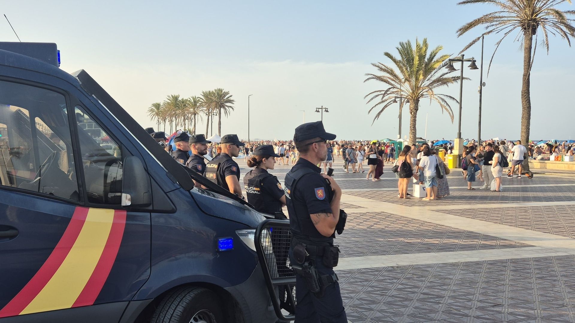 La Policía Nacional despliega el dispositivo especial de seguridad para la Noche de San Juan en las playas del Cabanyal-Malvarrosa La Policía Nacional despliega el dispositivo especial de seguridad para la Noche de San Juan en las playas del Cabanyal-Malvarrosa