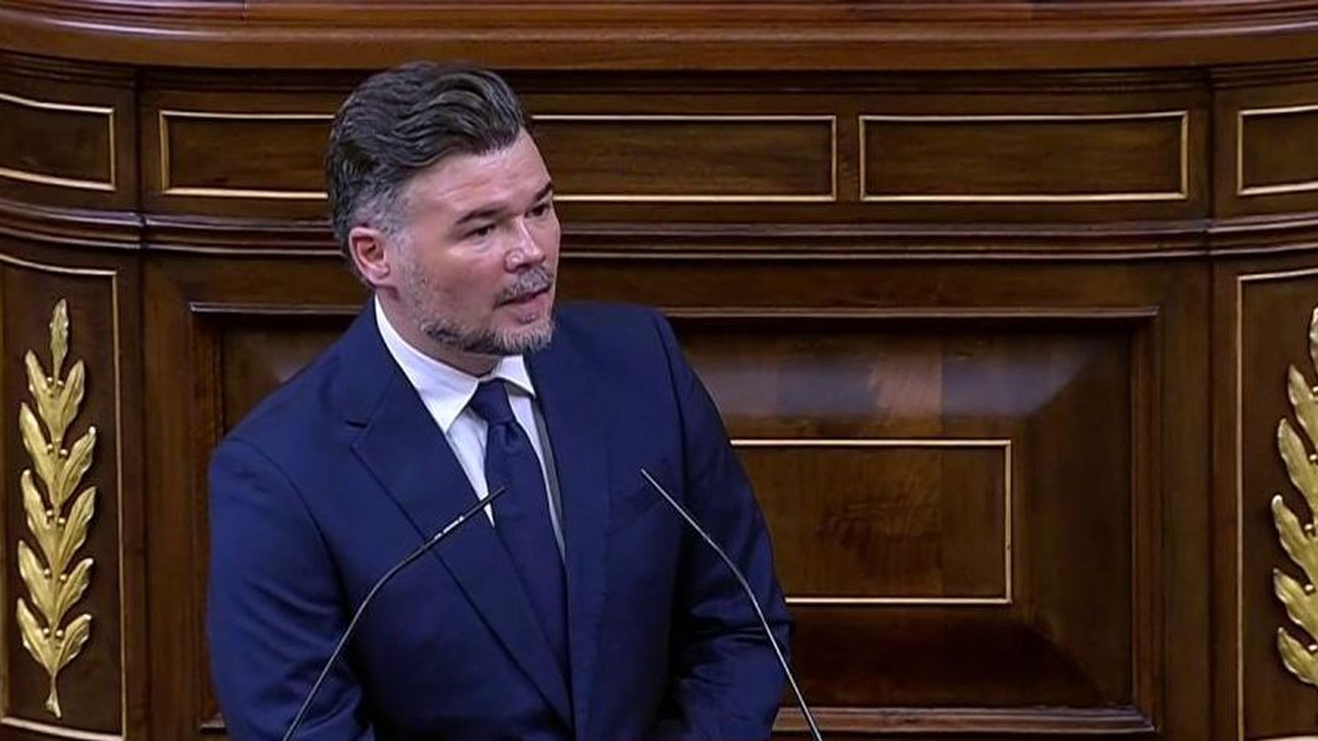 Rufián carga contra la izquierda y la derecha en la comparecencia de Pedro Sánchez: “Mírame a los ojos, ¿Sabía algo?”