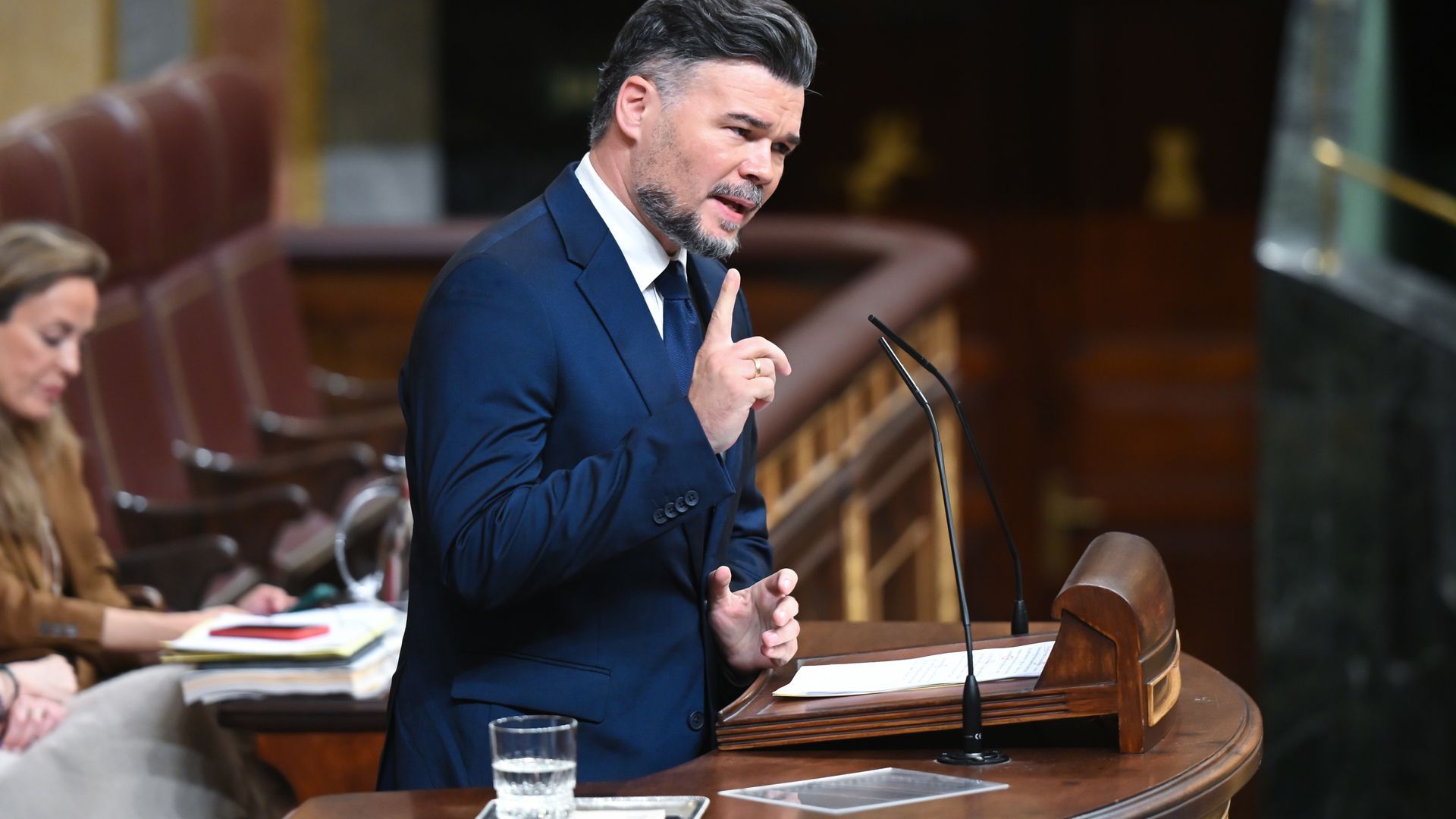 Rufián: “Señorías del PSOE, bienvenidos, los jueces y los policías no son seres de luz”