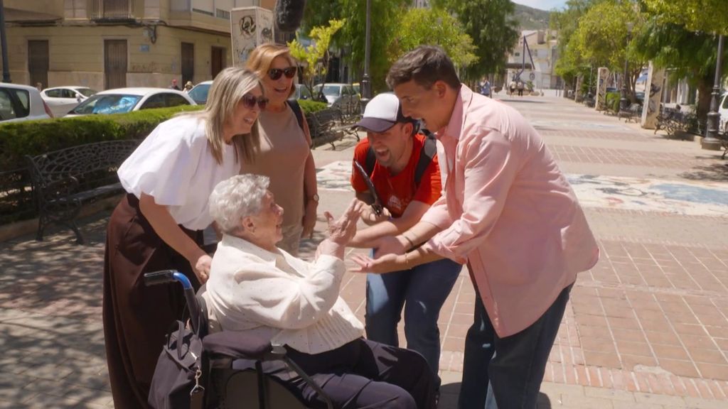 La emoción de la abuela del Leandro al descubrir que va a ser pregonero de Cieza