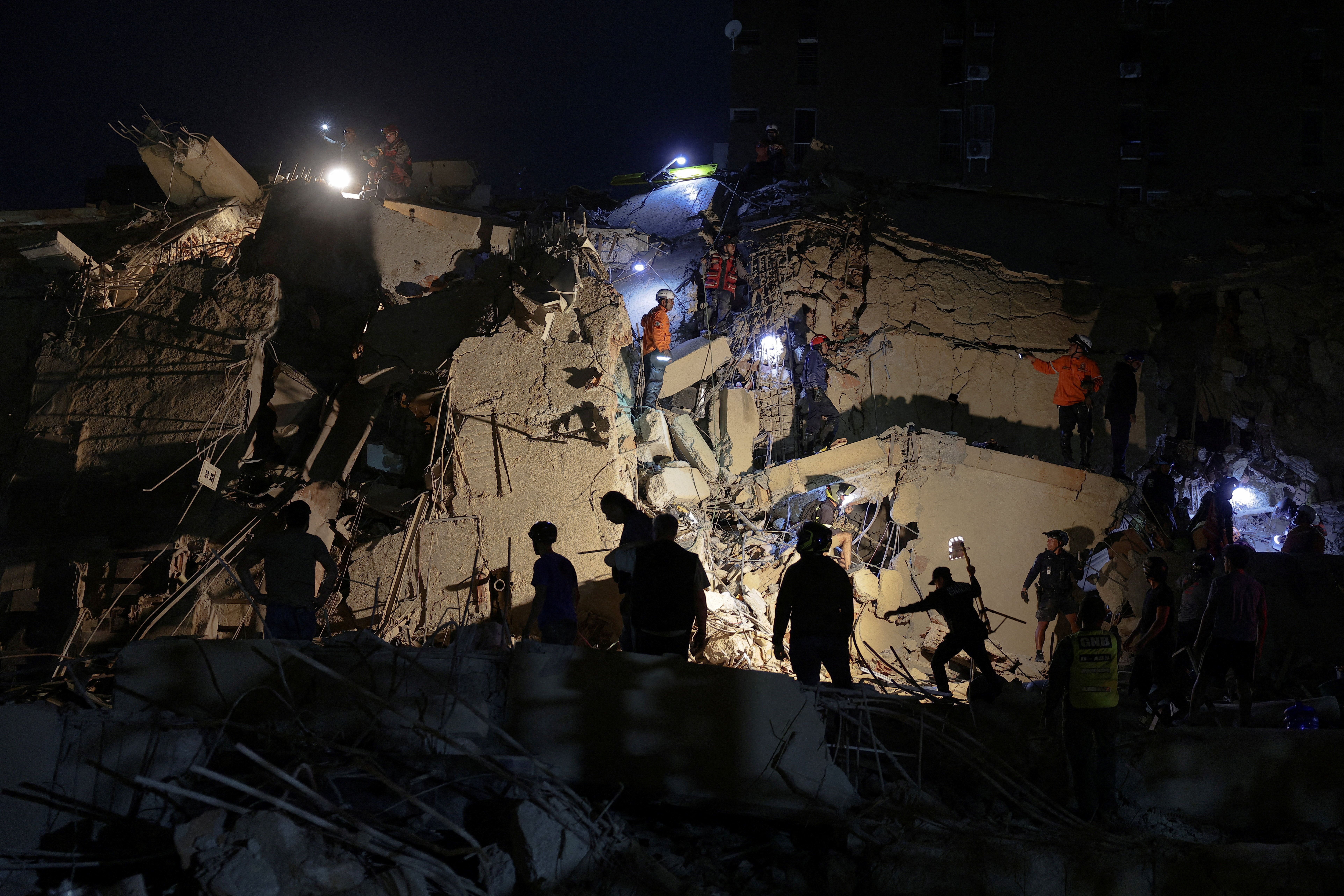 El doble terremoto en Venezuela en menos de un minuto, en fotos