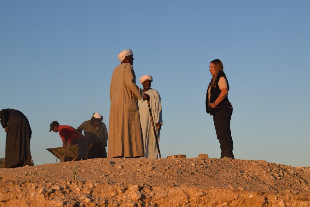 Myriam durante una de sus excavaciones