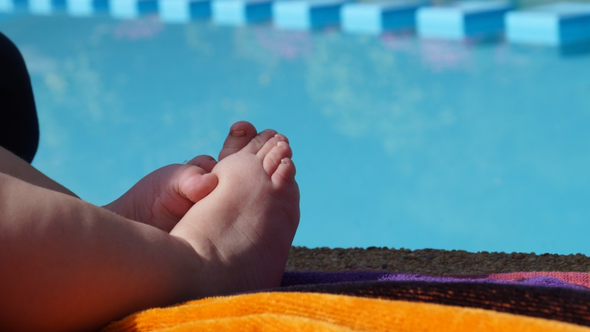 Una niña de tres años, crítica en la UCI de Mallorca tras ahogarse en una piscina: su abuela la encontró boca abajo y casi sin pulso