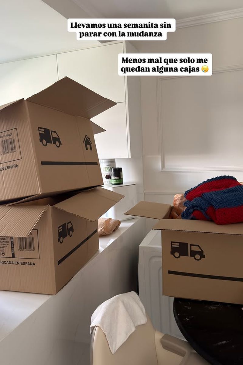 Asraf Beno muestra que están en pleno proceso de mudanza a su nueva casa