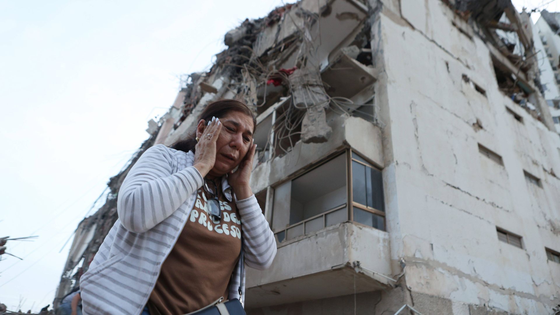 Aumentan a cinco los españoles muertos en el terremoto de Venezuela: las autoridades confirman 920 fallecidos y 3.300 heridos