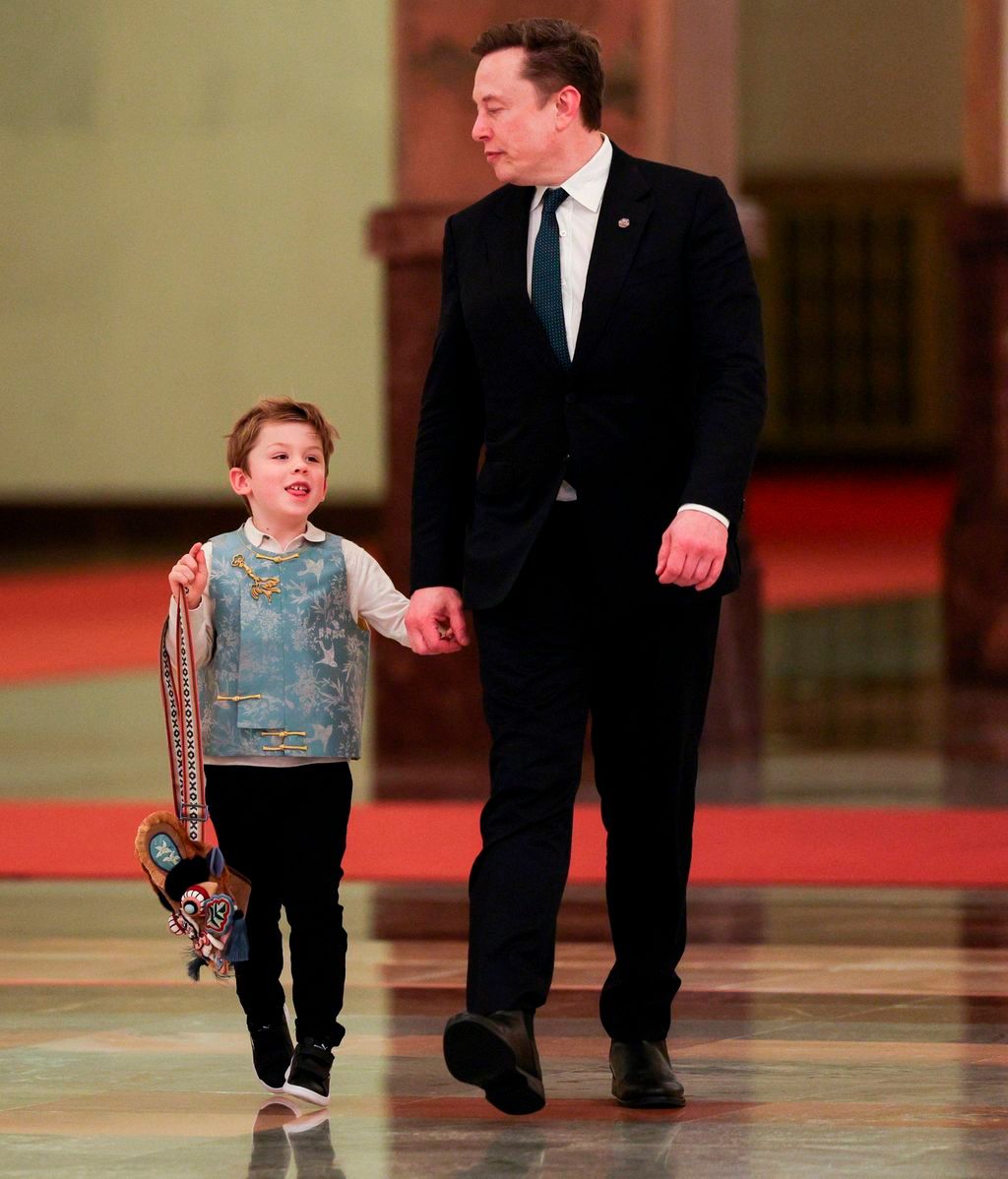 Elon Musk junto a su hijo, X Æ A-Xii