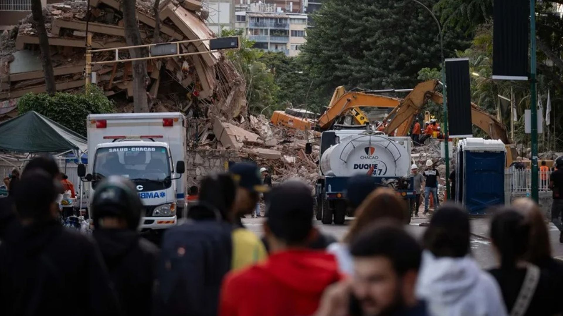 Los equipos de rescate trabajan contrarreloj en Venezuela