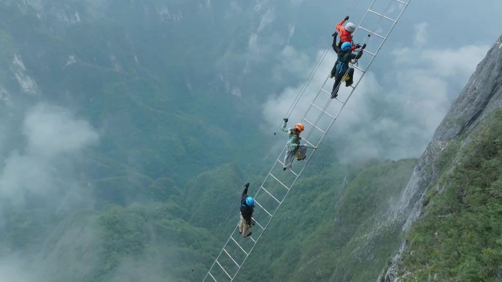 Los invitados de ‘Universo Calleja’ se enfrentan a la vía ferrata más extrema del mundo, el lunes a las 23:00 horas