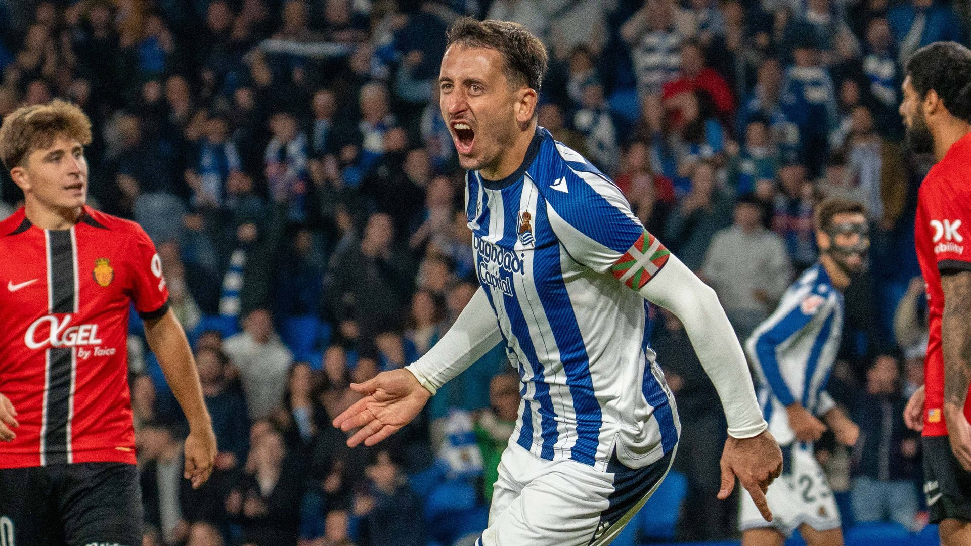 Mikel Oyarzabal empezó sus estudios de Administración y Dirección de Empresas cuando ya jugaba en la Real Sociedad