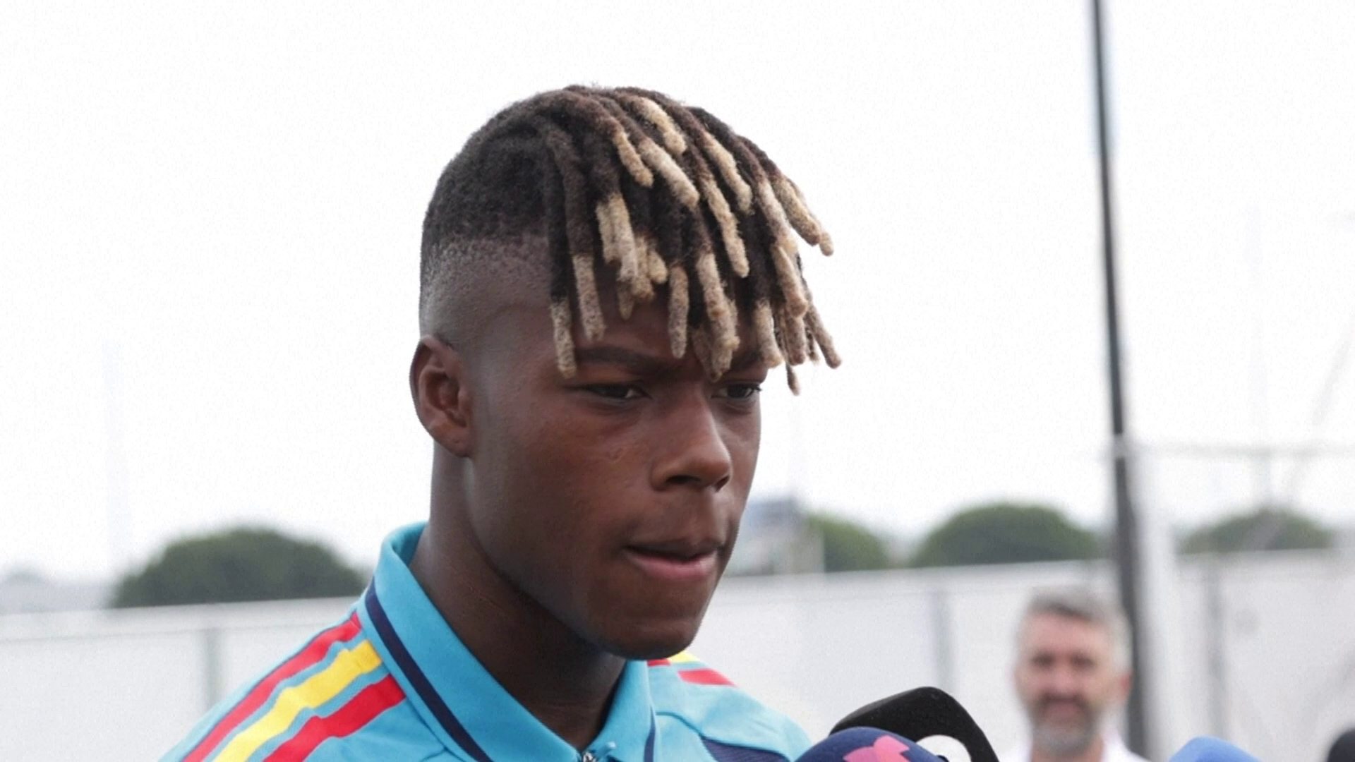 Nico Williams en la zona mixta previa al partido contra Uruguay